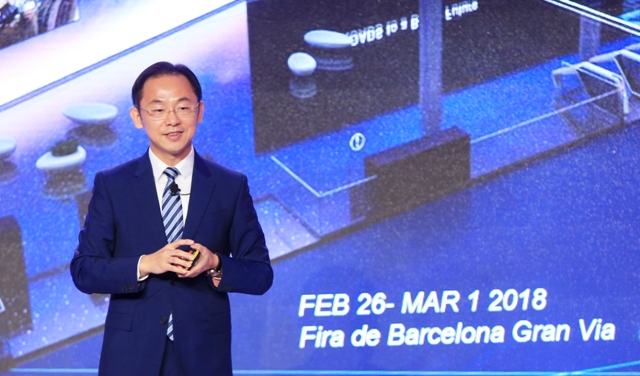 Ryan Ding, Executive Director of the Board and President of Huawei Carrier BG, delivering a keynote speech